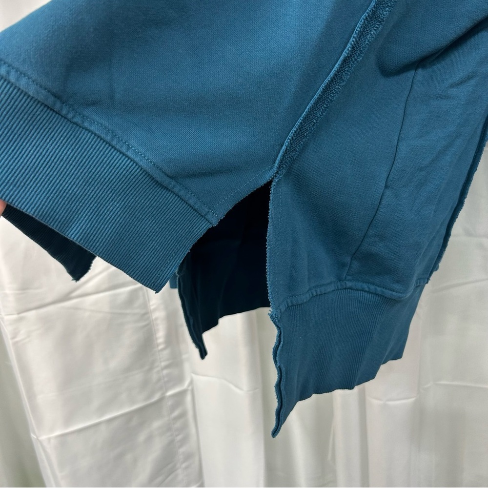 Teal sweat shirt. - Picture 4 of 7